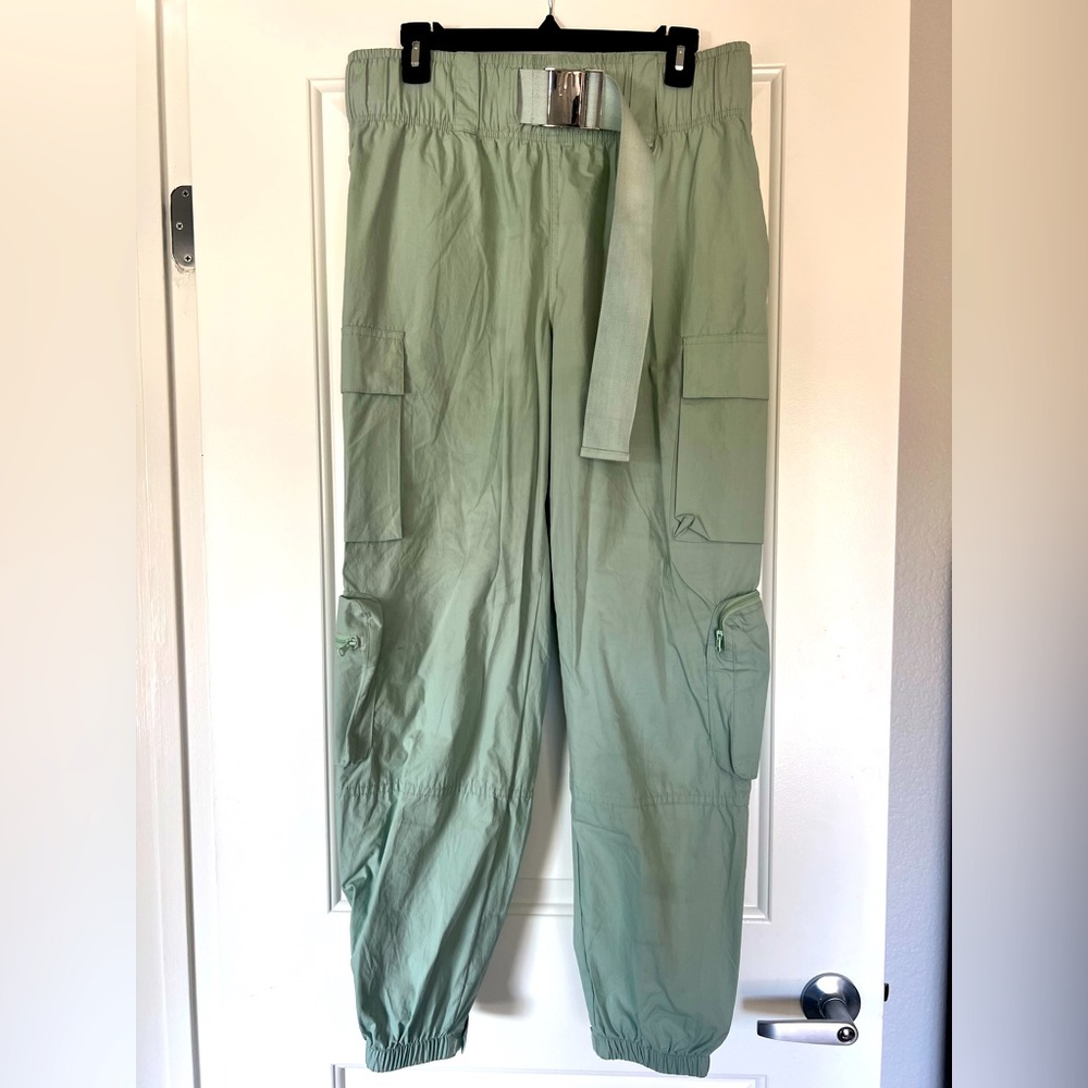 NEW *NEVER WORN* Cargo Pant with adjustable/customizable ankle straps